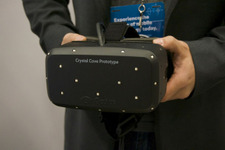 Oculus VR社が追加カメラによる位置トラッキング機能を搭載した新型プロトタイプ「Crystal Cove」をお披露目 画像