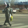 『Fallout』のコスプレ姿で出歩いた男性が武装警官に一時取り囲まれる―海外報道
