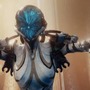 『Warframe』の武器が現実で動作したら…？「OPTICOR」を手にした通行人は破壊力に呆然