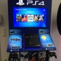 PlayStation 4の店頭試遊台を収めた写真が公開、PS4本体は中央に設置