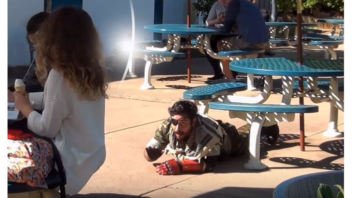 通行人にバレまくる！『MGS V: TPP』Mega64制作の新作パロディ映像