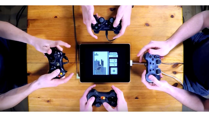ゲームパッドで『テトリス』のテーマを演奏！？驚愕の「8bitメドレー」4人セッション