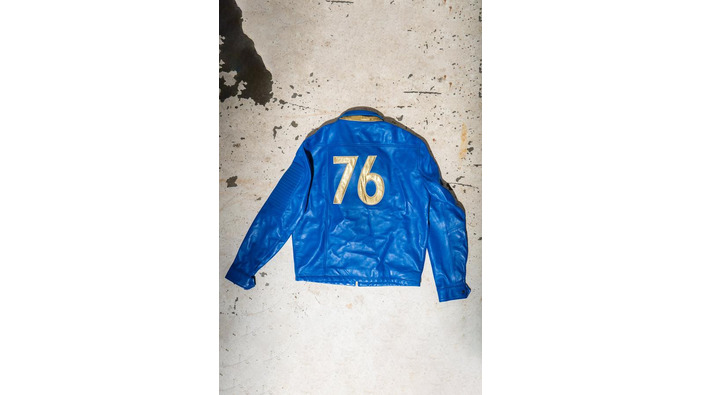 『Fallout 76』青が映えるレザージャケット発売！…が、過去のナイロンバッグ問題で皮肉られる