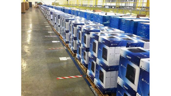 物売るっていうレベルじゃねぇぞ！　物流倉庫に続々と納入されるPS4の写真が公開される