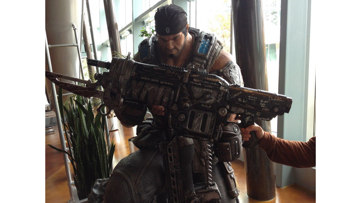 Insomniac Gamesインターン生の医療費捻出のため『Gears of War』開発スタッフがランサーのレプリカをebayに出品