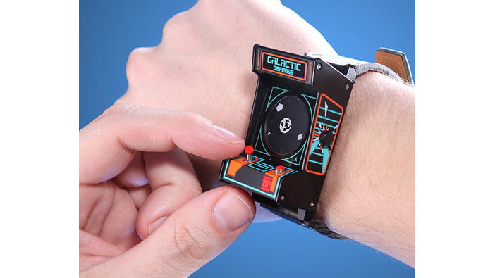 あなたの腕に筐体を、アーケード筐体型腕時計「Classic Arcade Wristwatc」が登場