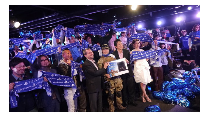 次世代ゲーム機PlayStation 4、ついに国内で発売 ― 記念イベント会場は歓声に包まれる