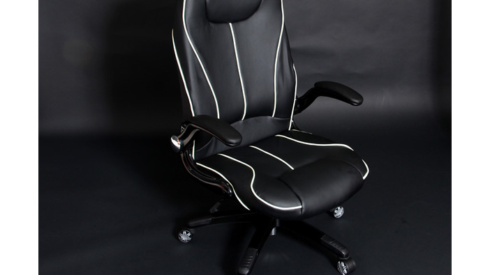 暗闇で光るオフィスチェア、バウヒュッテ「METEOR SEATER」を10月に発売、ゲーミングにも最適