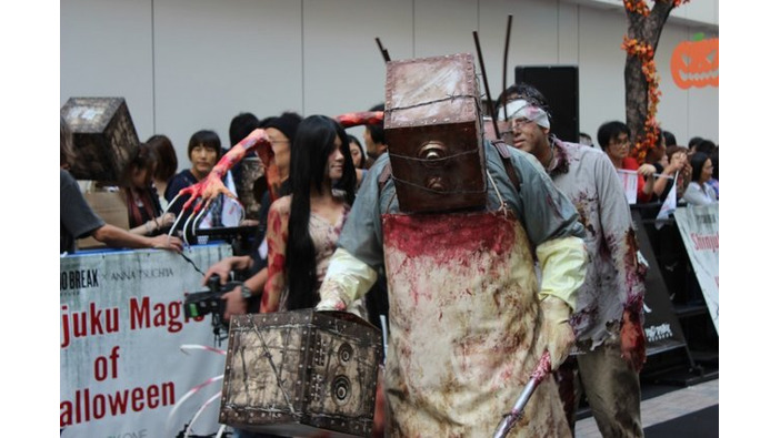 「サイコブレイク × 土屋アンナ Presents Shinjuku Magic of Halloween」イベントが開催。仮装パレードやミニライブで新宿は異様な雰囲気に