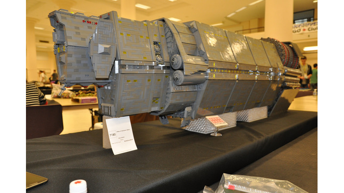 『Halo』の宇宙巡洋艦オータムをレゴで再現、3.5年と7000ドルを費やす超大作