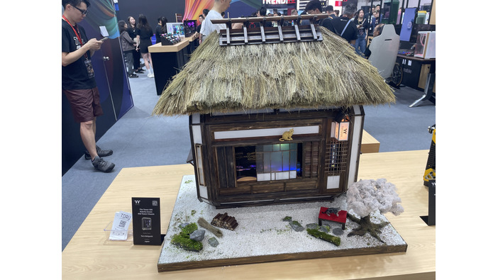 これがPCケースって嘘でしょ！？わらぶき屋根の家から装飾が凄まじい『黒神話：悟空』仕様まで、「Thermaltake」変態製品たち【COMPUTEX 2025】