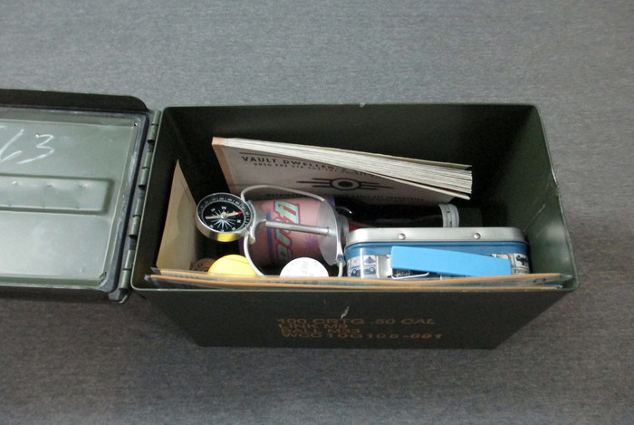 『Fallout』ファンの彼氏に「弾薬箱」を贈る―グッズてんこ盛りの渾身ファンメイド製品！