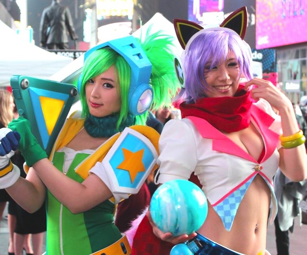 『LoL』コスプレ美女や男性版トレーサーも出現！海外ゲーマーが過ごすハロウィンシーズン