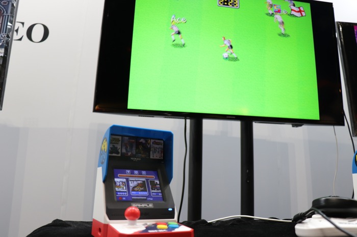 会場で「NEOGEO mini」を発見!気になるサイズや操作性をチェック【E3 2018】
