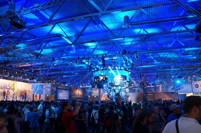 GC 13: 実物大のタイタンが出迎えるElectronic Artsブースフォトレポート