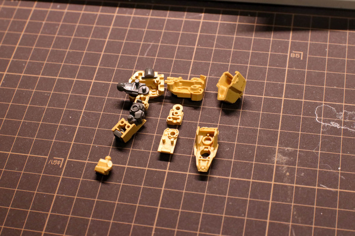 『フロントミッション』プラモデルレビュー!「ドレーグ」編―可動は狭くも素立ちでも格好良さが光る