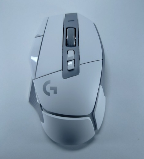 ICON REINVENTED…ロジクールのゲーミングマウス「G502 X」は、先代の血脈を受け継ぐ正当な新モデルだ。“X”の名を冠した新たな伝説は、マウスパッド上に“あの日の感動”を再び呼び起こす【試用レポート】