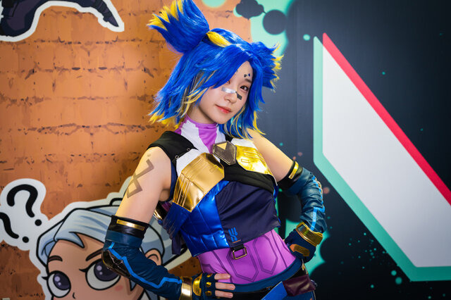 『VALORANT』ネオン／伊織もえ、撮影：乃木章