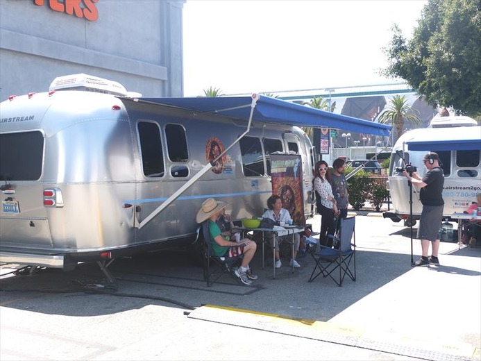 【E3 2014】本会場とは異なったフリーキーな雰囲気!Devolver Digitalブースのフォトレポートをお届け