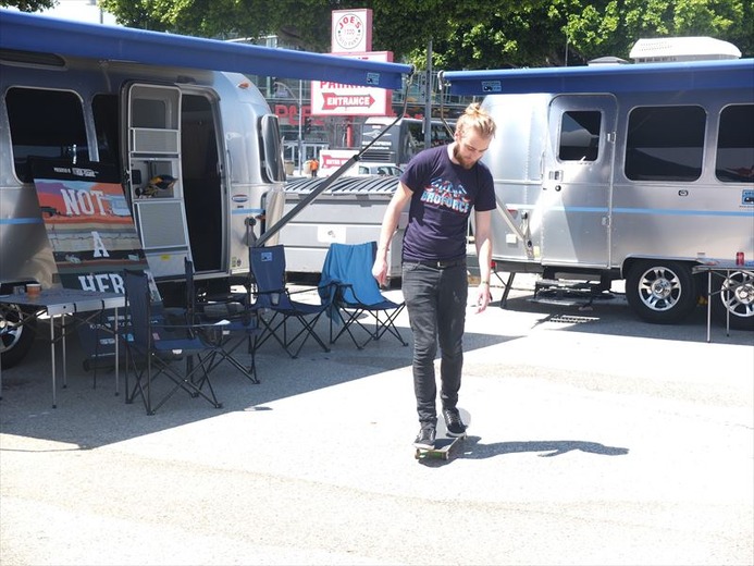 【E3 2014】本会場とは異なったフリーキーな雰囲気！Devolver Digitalブースのフォトレポートをお届け