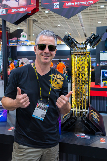 パソコンからビールが出てきた!カオスなカスタムPCで会場を熱くした「G.SKILL」出展PCたち【COMPUTEX 2023】