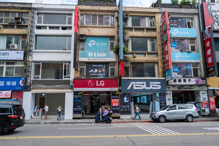 美女と巡る台湾のゲーマーおすすめスポット！台北駅地下街と三創生活園区はオタク・ガジェット好きにたまらん