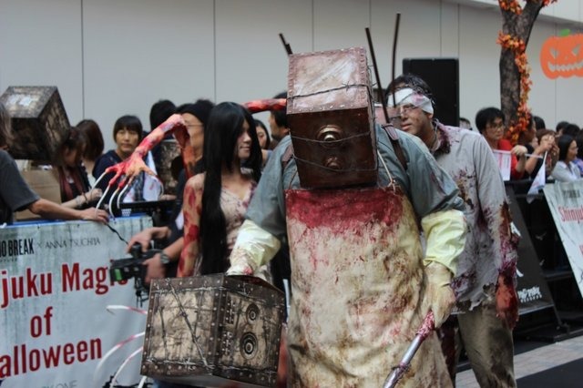 「サイコブレイク × 土屋アンナ Presents Shinjuku Magic of Halloween」イベントが開催。仮装パレードやミニライブで新宿は異様な雰囲気に