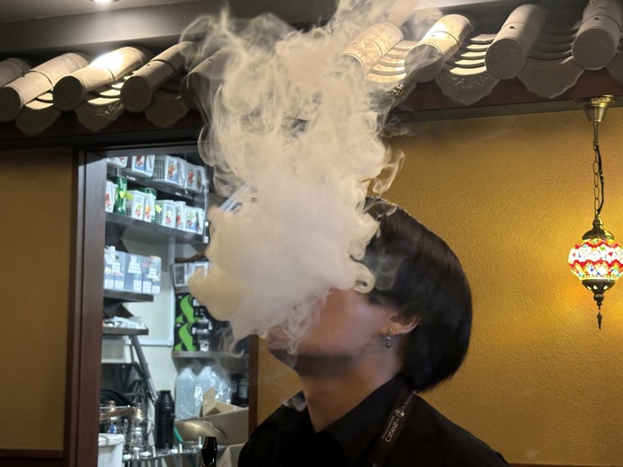 『Hookah Haze』コラボイベントでシーシャをリアル体験!紫煙ただよう店内でアップテンポな「愛上あむ」MVも披露【イベントレポ】
