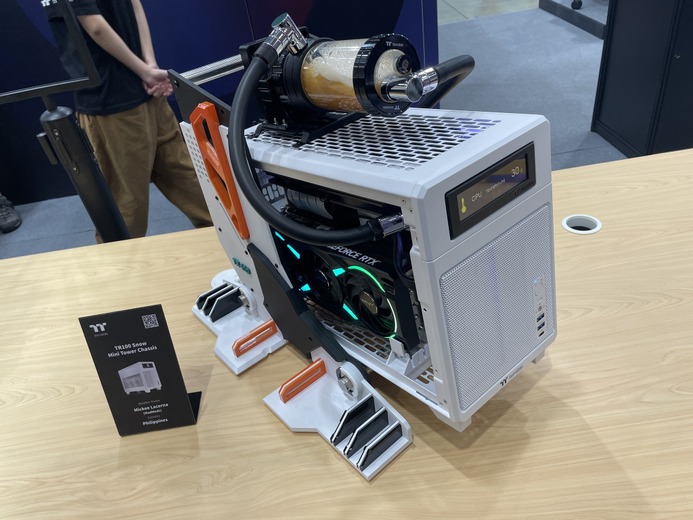 これがPCケースって嘘でしょ!?わらぶき屋根の家から装飾が凄まじい『黒神話:悟空』仕様まで、「Thermaltake」変態製品たち【COMPUTEX 2025】