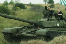 『Arma』開発元Bohemiaが本物の戦車「T-72」を購入！―ご満悦のスタッフ映像も 画像