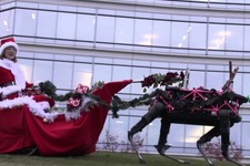 ボストン・ダイナミクス社の4足歩行ロボット犬クリスマス動画がもはやゲームの世界 画像