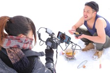ゲーマー女子とタンクトップおじさんは雪山でゲーム映像をキャプれるか 画像