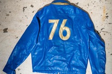 『Fallout 76』青が映えるレザージャケット発売！…が、過去のナイロンバッグ問題で皮肉られる 画像