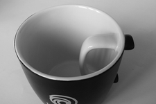 UBIチャイナ販売のコラボマグカップ「取っ手がコップの内側についてしまうバグ」発生―冗談、本当、真実は？ 画像