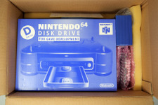 海外コレクターがNINTENDO64レア周辺機器「64DD」の“開発キット”を“箱入り新品”で入手! 画像
