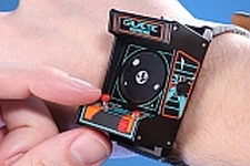 あなたの腕に筐体を、アーケード筐体型腕時計「Classic Arcade Wristwatc」が登場 画像