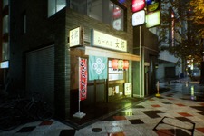 渋谷にはやっぱりデイリー〇〇とらーめん〇郎が！？『Ghostwire:Tokyo』いつかどこかで見たお店【特集】 画像