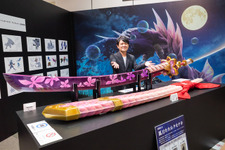 『モンハン』原寸大で「狐刀カカルクモナキ」を再現したら、約150kgに！「堺市」コラボ展示でハンターの凄さを実感 画像