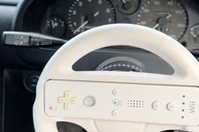 『マリオカートWii』のコントローラーをハンドルに！車を魔改造するTikTokerが話題 画像
