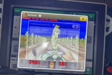 農耕用トラクターにまで『DOOM』移植！？脱獄したコンピューターでプレイ、Doom Guyが「農家」になるModも導入 画像