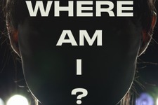 コジマプロダクションが“WHO”に続いて“WHERE AM I?”と書かれた謎のイメージ画像公開―小島監督のTwitterでは3つ目の単語を思わせる投稿も 画像