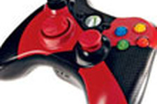 マイクロソフト、黒＋赤のツートンカラーのXbox 360コントローラーを発売 画像