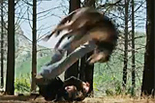 野獣に立ち向かう！『Far Cry 4』のCo-opプレイを実写化したファンメイド映像「Beast Simulator」 画像