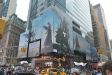 【現地フォトレポ】『Destiny』の巨大広告がNYタイムズスクエアに出現 画像