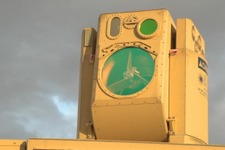 アメリカ陸軍、Xboxコントローラーで照準を合わせるレーザー防衛兵器を試験中 画像
