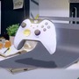Xbox Eliteコントローラーにホワイトカラー登場か―HoloLens紹介映像内に出現