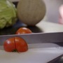 バスターソードでトマトを両断！海外クリエイターが『FF』風キッチンナイフを制作