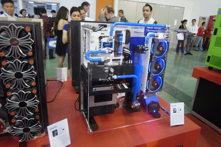 戦車、アメコミ、初音ミク…Computexに改造PC筐体が集う