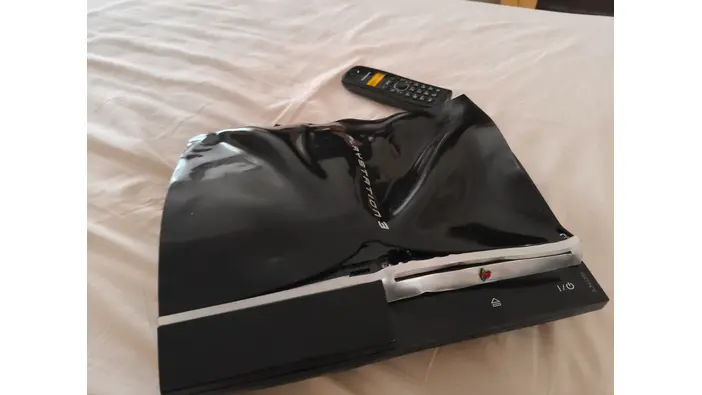 うっかりPS3を溶かしちゃった！？悲惨な姿でもなお動くコンソールの雄姿が注目