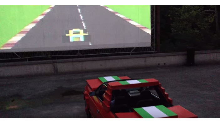 名作レース『ポールポジション』実物大の車型コントローラーでプレイ―迫力満点？の映像が公開